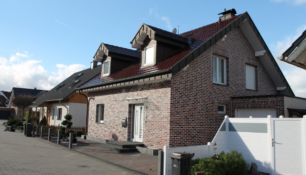 einfamilienhaus-mit-zwerggauben-projekte-walter-blank-b