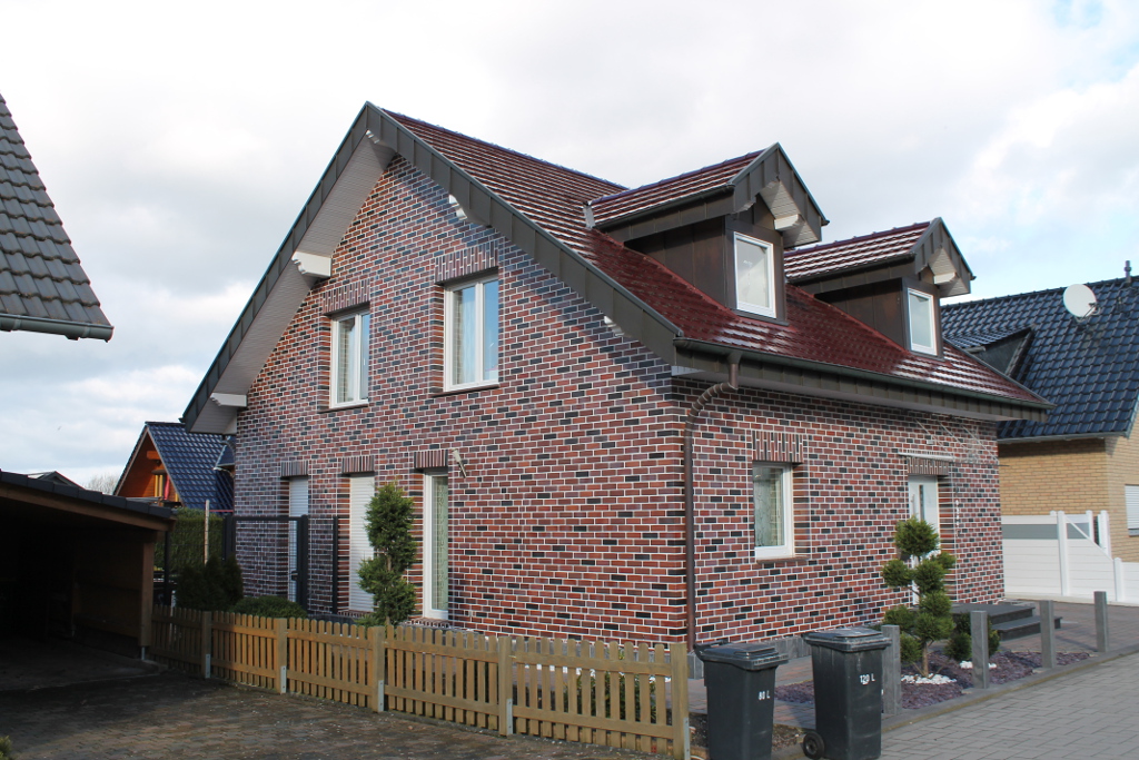 einfamilienhaus-mit-zwerggauben-projekte-walter-blank-b1