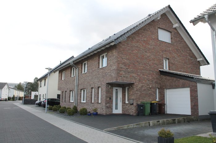 Doppelhaus-verklinket-mit-Satteldach-IBW-Meckenheim-Walter-Blank-t