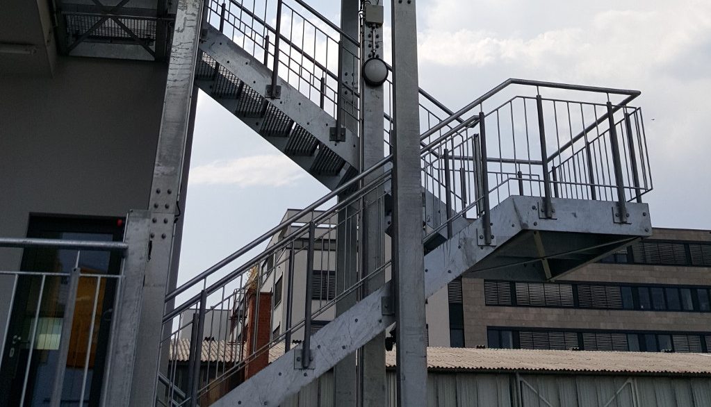 Metallkonstruktion-am-Dorin-Hotel-Walter-Blank-Meckenheim-IBW-b1