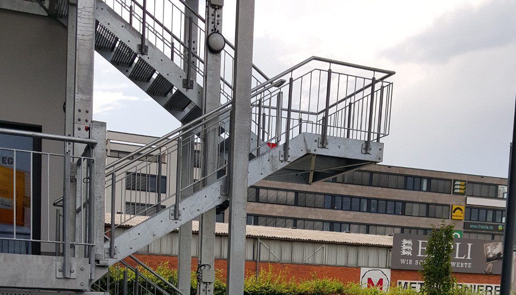 Metallkonstruktion-am-Dorin-Hotel-Walter-Blank-Meckenheim-IBW-b2